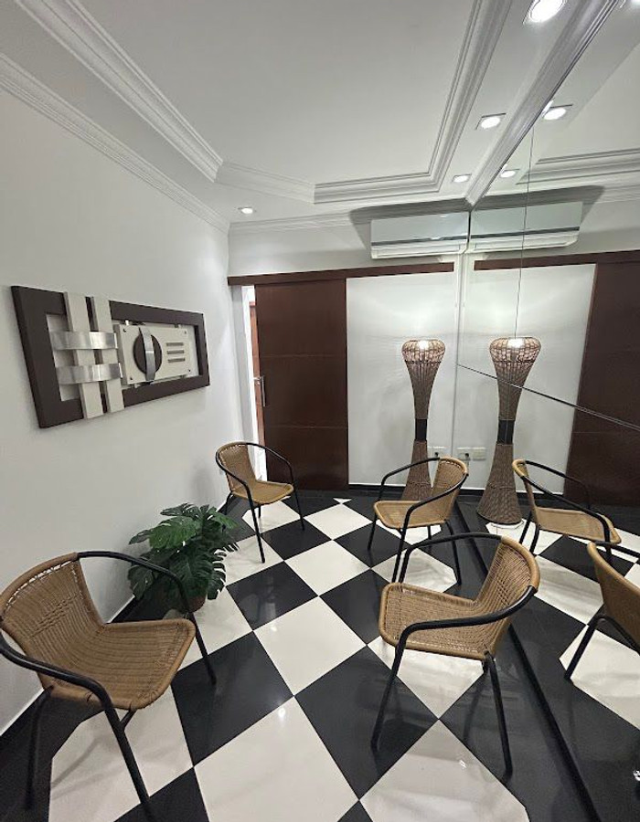 Consultório do Dr. Gabriel Riccio — recepção e sala de espera